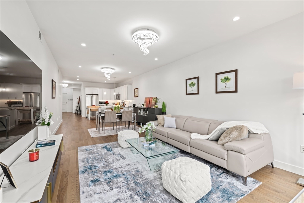 9 Independence Ave, Braintree, Massachusetts, 2 Bedrooms Bedrooms, 4 Rooms Rooms,2 BathroomsBathrooms,Residential,For Sale,Independence Ave,73497495