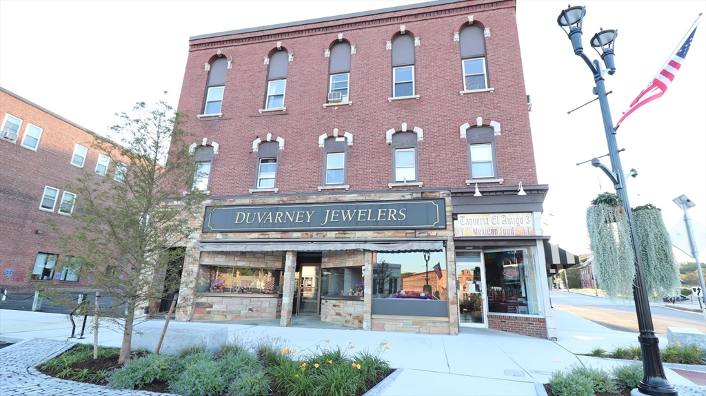 7 High Street, Clinton, Massachusetts, 1 Bedroom Bedrooms, 4 Rooms Rooms,1 BathroomBathrooms,Residential Lease,For Rent,High Street,73497493