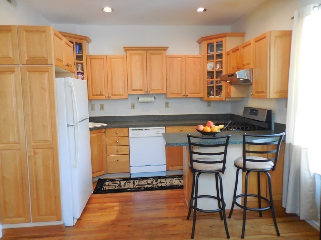 36 Winter, Cambridge, Massachusetts, 2 Bedrooms Bedrooms, 5 Rooms Rooms,1 BathroomBathrooms,Residential Lease,For Rent,Winter,73497568