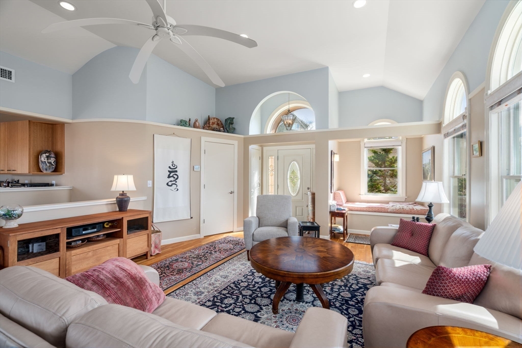 21-23 Marble Road, Gloucester, Massachusetts, 2 Bedrooms Bedrooms, 9 Rooms Rooms,3.5 BathroomsBathrooms,Residential,For Sale,Marble Road,73497318