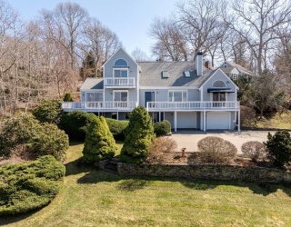 49 Bay Shore Dr, Plymouth, Massachusetts, 3 Bedrooms Bedrooms, 6 Rooms Rooms,3 BathroomsBathrooms,Residential,For Sale,Bay Shore Dr,73497260