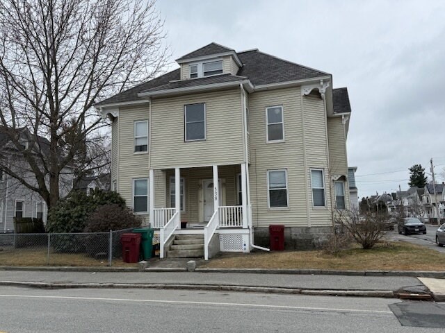 538 Westford Street, Lowell, Massachusetts, 2 Bedrooms Bedrooms, 4 Rooms Rooms,1 BathroomBathrooms,Residential Lease,For Rent,Westford Street,73497600