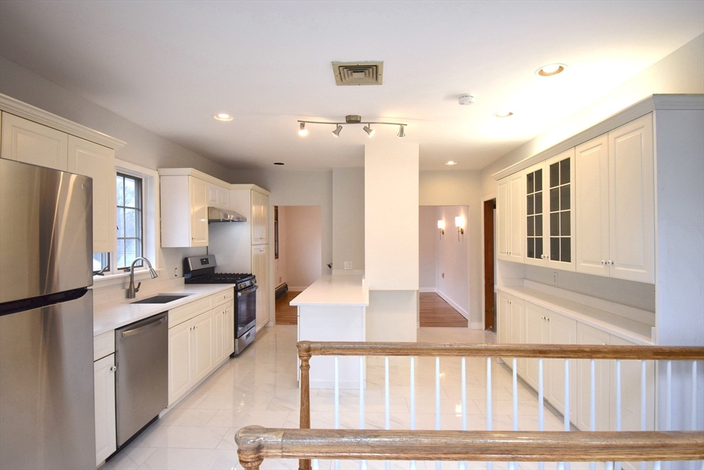 144-146 Cleveland Ave, Braintree, Massachusetts, 3 Bedrooms Bedrooms, 6 Rooms Rooms,1 BathroomBathrooms,Residential Lease,For Rent,Cleveland Ave,73497601