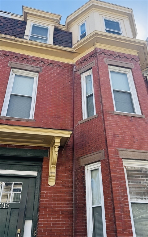 319 Spruce Street, Chelsea, Massachusetts, 3 Bedrooms Bedrooms, 9 Rooms Rooms,3 BathroomsBathrooms,Residential Income,For Sale,Spruce Street,73497608