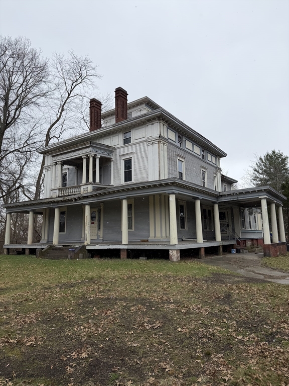 1030 Worthington St, Springfield, Massachusetts, 5 Bedrooms Bedrooms, 9 Rooms Rooms,2.5 BathroomsBathrooms,Residential,For Sale,Worthington St,73497506