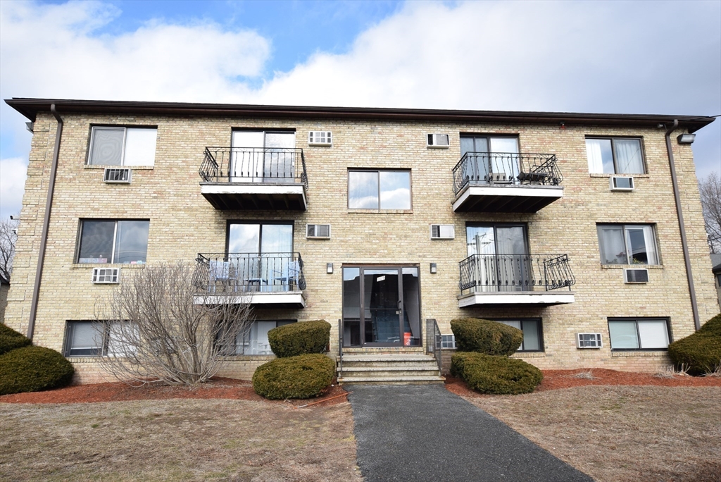 309 Pawtucket Blvd, Lowell, Massachusetts, 2 Bedrooms Bedrooms, 4 Rooms Rooms,1 BathroomBathrooms,Residential Lease,For Rent,Pawtucket Blvd,73472433