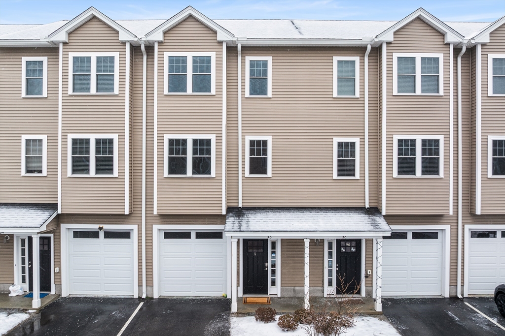 7 Gorham St, Chelmsford, Massachusetts, 2 Bedrooms Bedrooms, 5 Rooms Rooms,1.5 BathroomsBathrooms,Residential,For Sale,Gorham St,73468412