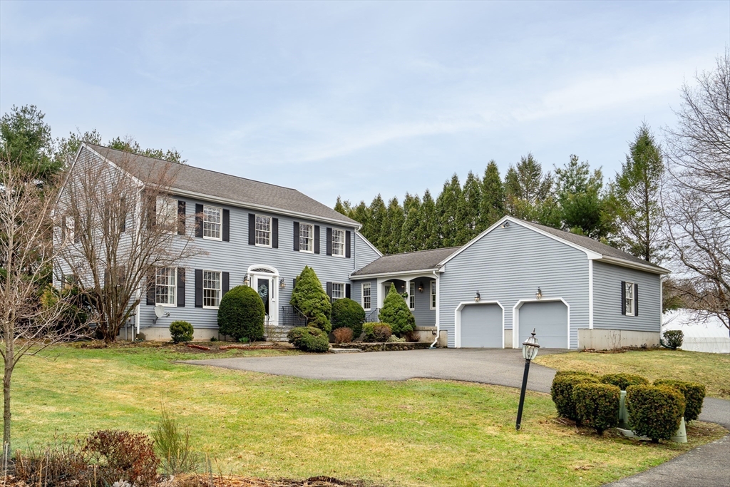 8 Farm Road, Lexington, Massachusetts, 3 Bedrooms Bedrooms, 7 Rooms Rooms,2.5 BathroomsBathrooms,Residential,For Sale,Farm Road,73497615
