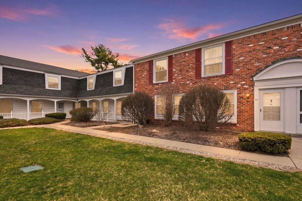 41 Jamestown Dr, Springfield, Massachusetts, 2 Bedrooms Bedrooms, 5 Rooms Rooms,1.5 BathroomsBathrooms,Residential,For Sale,Jamestown Dr,73497584