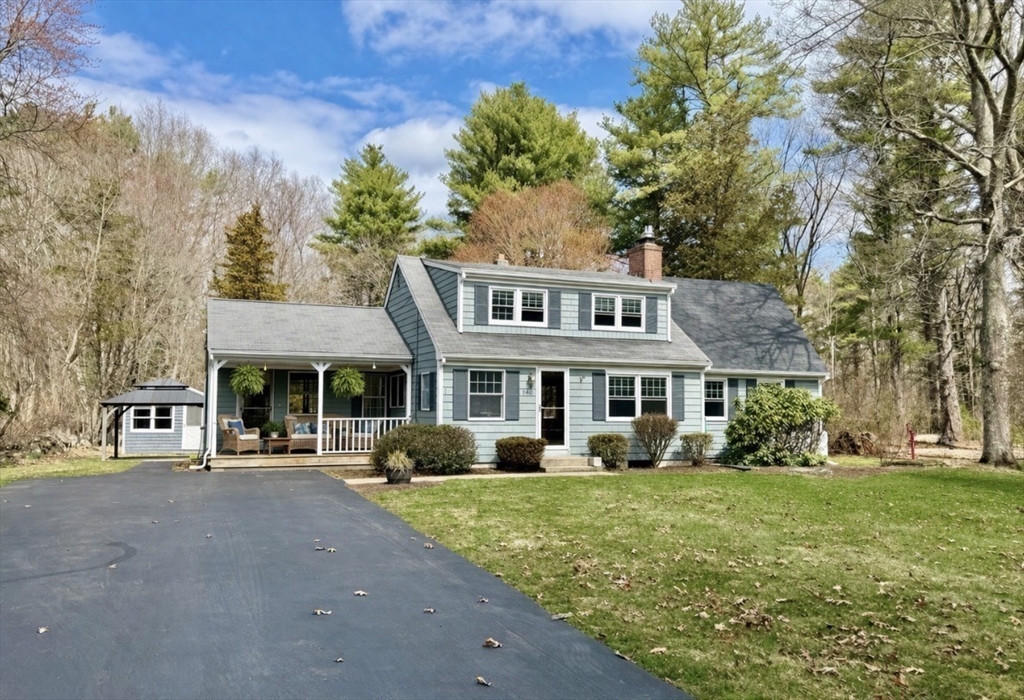 140 Oak St, Mansfield, Massachusetts, 3 Bedrooms Bedrooms, 7 Rooms Rooms,1.5 BathroomsBathrooms,Residential,For Sale,Oak St,73497638