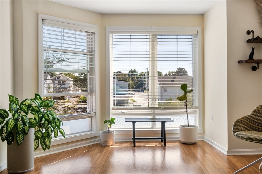 314 Riverside Ave, Medford, Massachusetts, 2 Bedrooms Bedrooms, 5 Rooms Rooms,1 BathroomBathrooms,Residential,For Sale,Riverside Ave,73428194