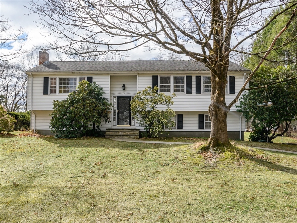 7 Gregory Lane, Wayland, Massachusetts, 3 Bedrooms Bedrooms, 9 Rooms Rooms,3 BathroomsBathrooms,Residential,For Sale,Gregory Lane,73497659