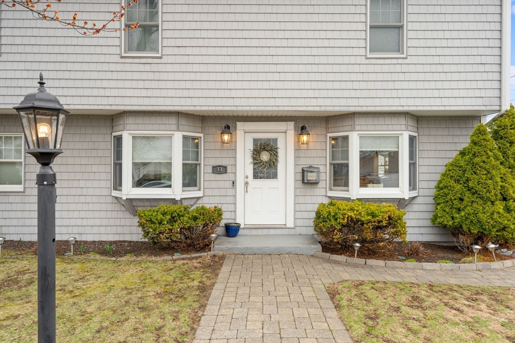 11 Lawson Ave, Revere, Massachusetts, 2 Bedrooms Bedrooms, 5 Rooms Rooms,2.5 BathroomsBathrooms,Residential,For Sale,Lawson Ave,73495845