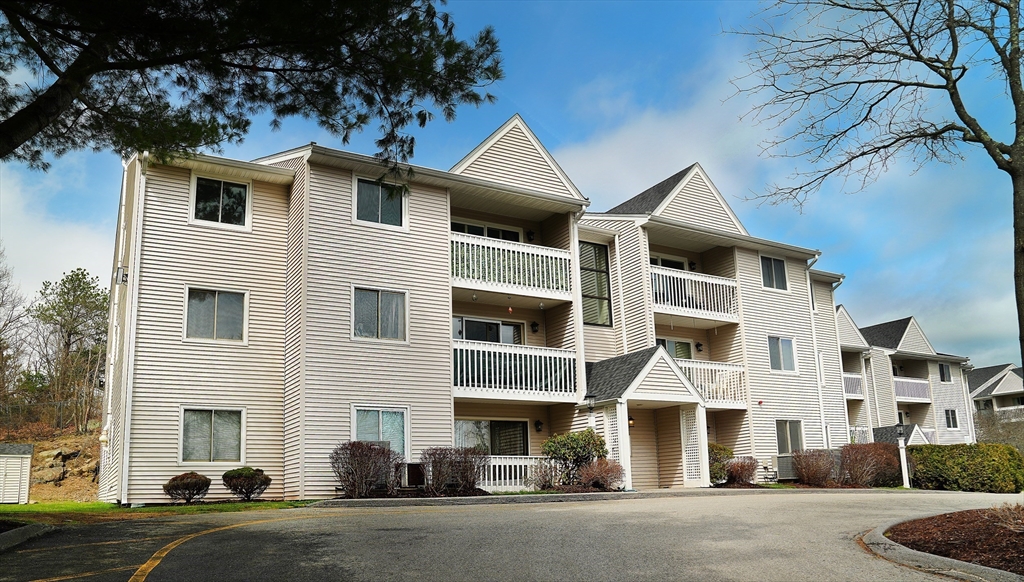 15 Bower Rd, Quincy, Massachusetts, 2 Bedrooms Bedrooms, 5 Rooms Rooms,2 BathroomsBathrooms,Residential,For Sale,Bower Rd,73497676