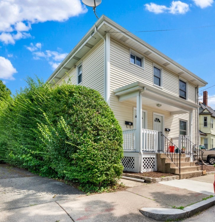 79-81 Vernon St, Waltham, Massachusetts, 2 Bedrooms Bedrooms, 6 Rooms Rooms,1 BathroomBathrooms,Residential Lease,For Rent,Vernon St,73497685