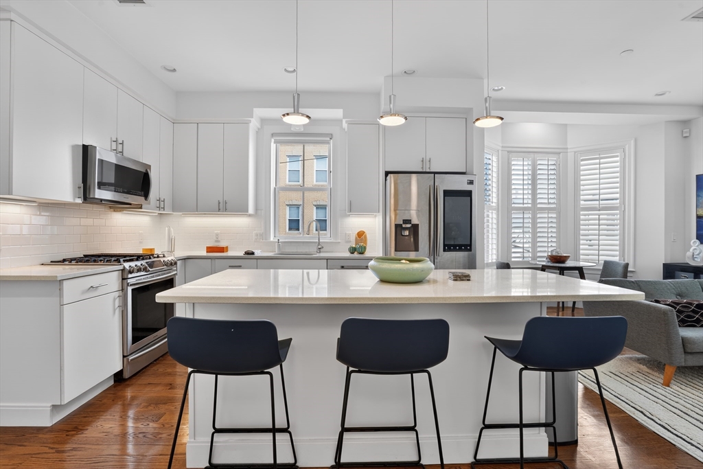 99 Everett St, Boston, Massachusetts, 2 Bedrooms Bedrooms, 5 Rooms Rooms,2 BathroomsBathrooms,Residential,For Sale,Everett St,73497727