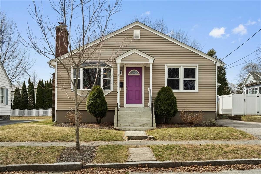 19 Rowena St, Worcester, Massachusetts, 2 Bedrooms Bedrooms, 6 Rooms Rooms,1 BathroomBathrooms,Residential,For Sale,Rowena St,73497746