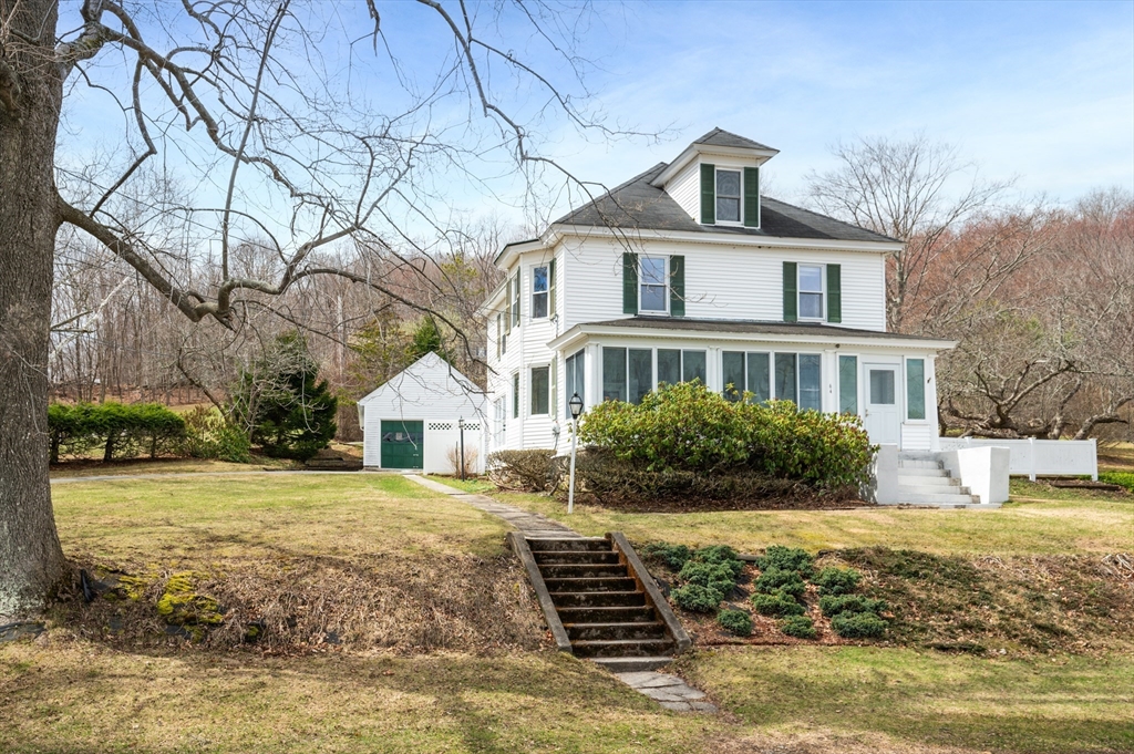 64 Whitehall Rd., Amesbury, Massachusetts, 3 Bedrooms Bedrooms, 8 Rooms Rooms,1.5 BathroomsBathrooms,Residential,For Sale,Whitehall Rd.,73497641