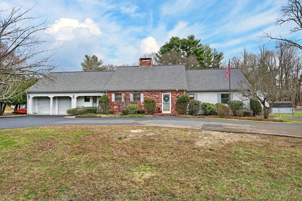 38 Oakland St, Medway, Massachusetts, 4 Bedrooms Bedrooms, 10 Rooms Rooms,3 BathroomsBathrooms,Residential,For Sale,Oakland St,73497751