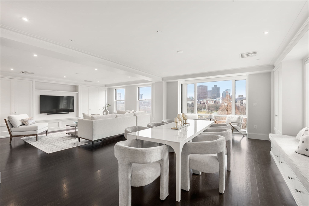 2 Commonwealth, Boston, Massachusetts, 3 Bedrooms Bedrooms, 8 Rooms Rooms,2.5 BathroomsBathrooms,Residential,For Sale,Commonwealth,73497764