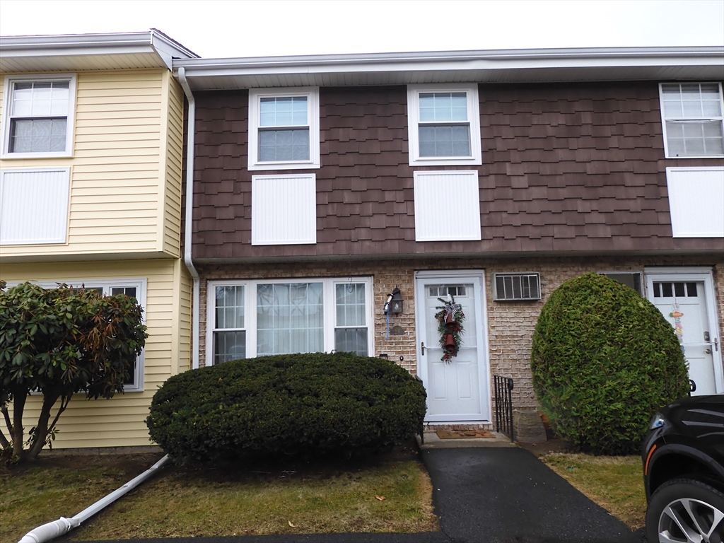 945 Riverside Dr, Methuen, Massachusetts, 2 Bedrooms Bedrooms, 4 Rooms Rooms,1.5 BathroomsBathrooms,Residential,For Sale,Riverside Dr,73497767