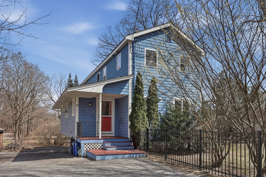 18 Bergin Ln, Worcester, Massachusetts, 4 Bedrooms Bedrooms, 7 Rooms Rooms,3 BathroomsBathrooms,Residential,For Sale,Bergin Ln,73497634