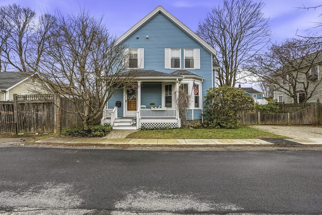 2 Maple Ave, Natick, Massachusetts, 3 Bedrooms Bedrooms, 6 Rooms Rooms,2 BathroomsBathrooms,Residential,For Sale,Maple Ave,73491733