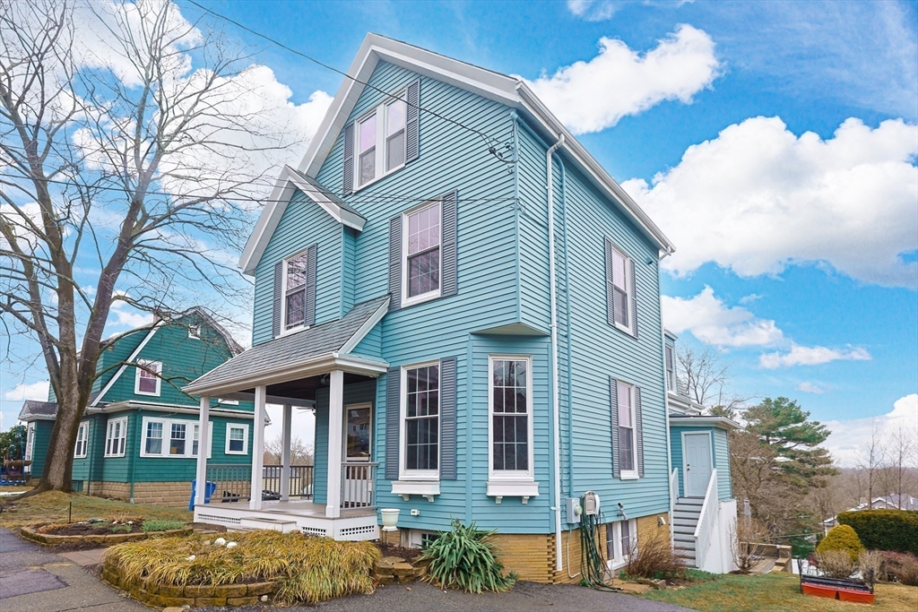 43 Leonard St, Waltham, Massachusetts, 3 Bedrooms Bedrooms, 6 Rooms Rooms,2.5 BathroomsBathrooms,Residential,For Sale,Leonard St,73497628