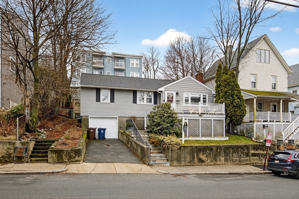 23 Bellingham Avenue, Revere, Massachusetts, 3 Bedrooms Bedrooms, 6 Rooms Rooms,2 BathroomsBathrooms,Residential,For Sale,Bellingham Avenue,73497799