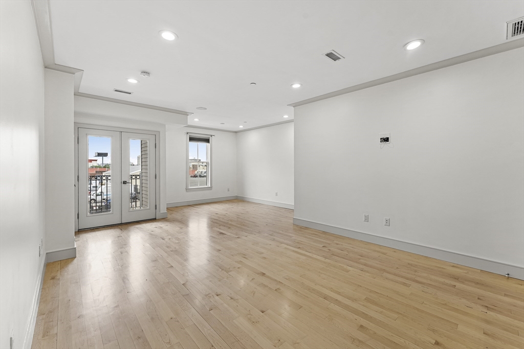 542 Dorchester Ave., Boston, Massachusetts, 2 Bedrooms Bedrooms, 5 Rooms Rooms,2 BathroomsBathrooms,Residential Lease,For Rent,Dorchester Ave.,73497811