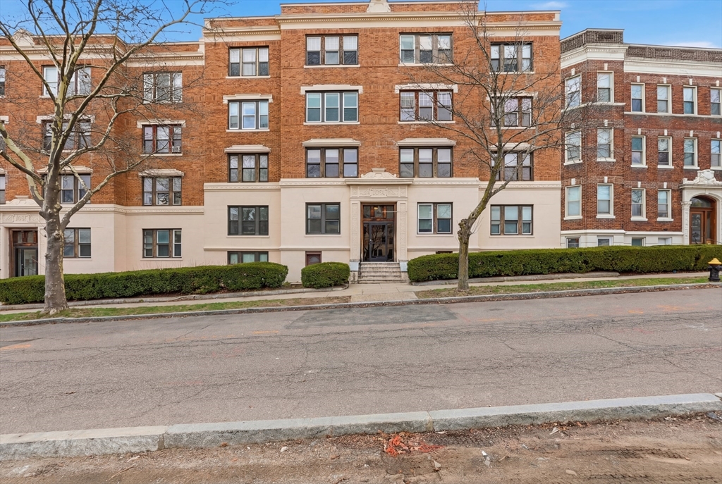 1653 Commonwealth Ave, Boston, Massachusetts, 4 Bedrooms Bedrooms, 7 Rooms Rooms,2 BathroomsBathrooms,Residential,For Sale,Commonwealth Ave,73497825