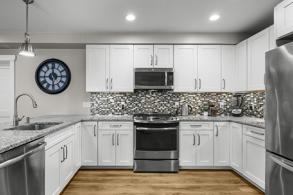 76 Court Street, Plymouth, Massachusetts, 2 Bedrooms Bedrooms, 5 Rooms Rooms,2 BathroomsBathrooms,Residential,For Sale,Court Street,73497782