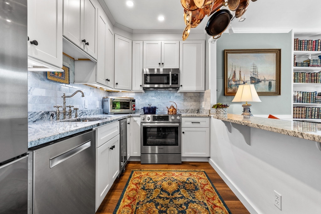 28 Worcester Square, Boston, Massachusetts, 2 Bedrooms Bedrooms, 4 Rooms Rooms,1 BathroomBathrooms,Residential,For Sale,Worcester Square,73497852