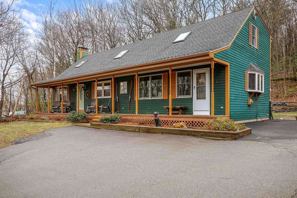 186 Elm St., Leominster, Massachusetts, 3 Bedrooms Bedrooms, 7 Rooms Rooms,2.5 BathroomsBathrooms,Residential,For Sale,Elm St.,73497809