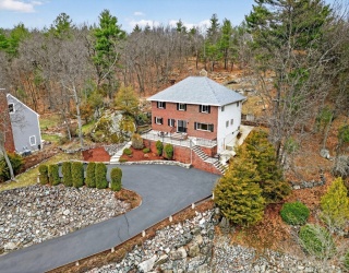 12 Parkway Dr, Saugus, Massachusetts, 4 Bedrooms Bedrooms, 10 Rooms Rooms,2.5 BathroomsBathrooms,Residential,For Sale,Parkway Dr,73497854