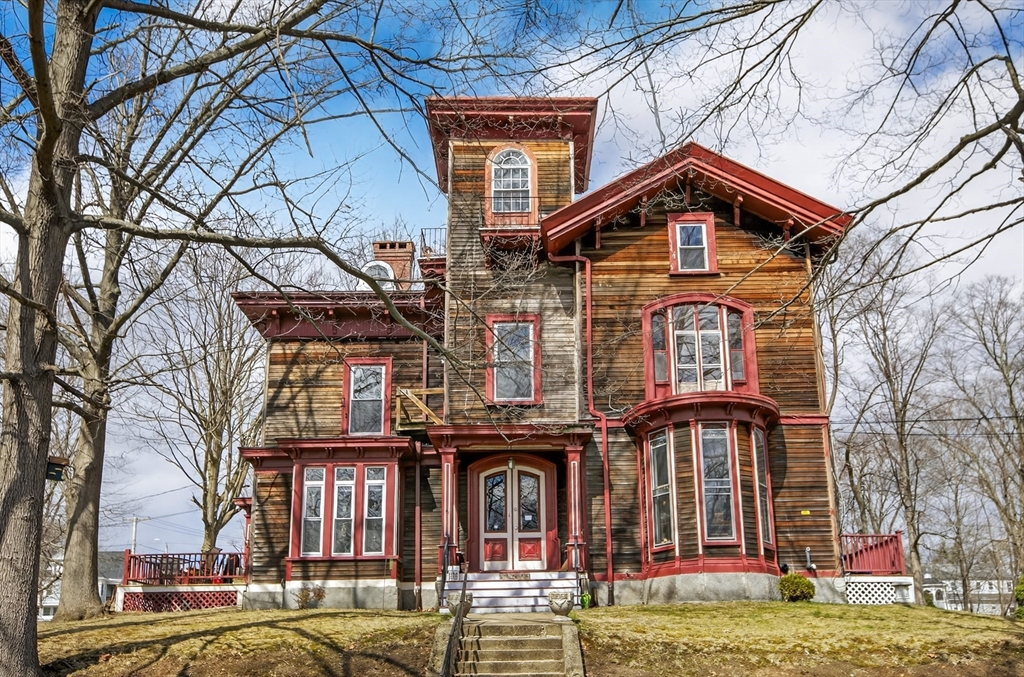 4 Mount Vernon St, Haverhill, Massachusetts, 3 Bedrooms Bedrooms, 6 Rooms Rooms,2 BathroomsBathrooms,Residential,For Sale,Mount Vernon St,73497864