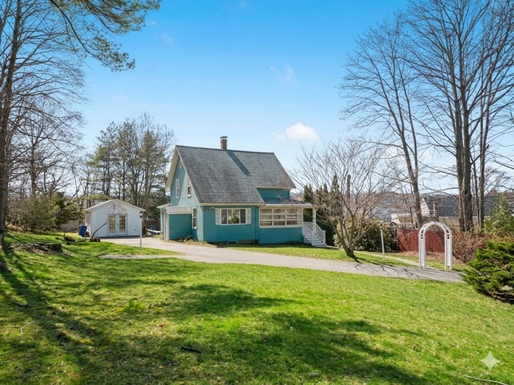 17 Preston St, Wakefield, Massachusetts, 3 Bedrooms Bedrooms, 8 Rooms Rooms,1.5 BathroomsBathrooms,Residential,For Sale,Preston St,73497869