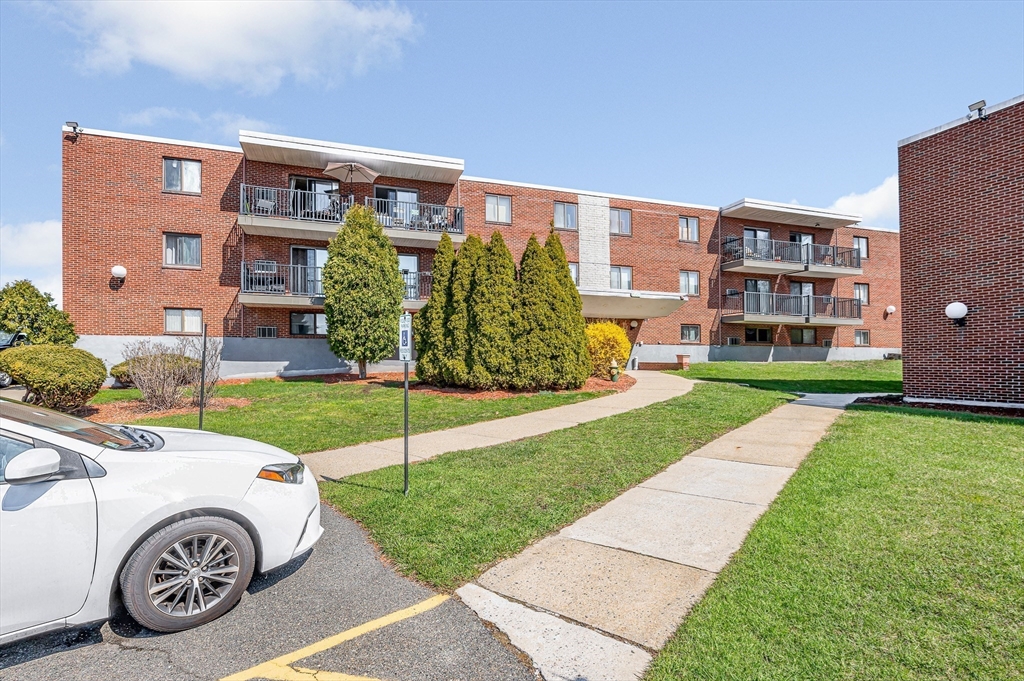 300 Governors Dr, Winthrop, Massachusetts, 2 Bedrooms Bedrooms, 4 Rooms Rooms,1 BathroomBathrooms,Residential,For Sale,Governors Dr,73497859