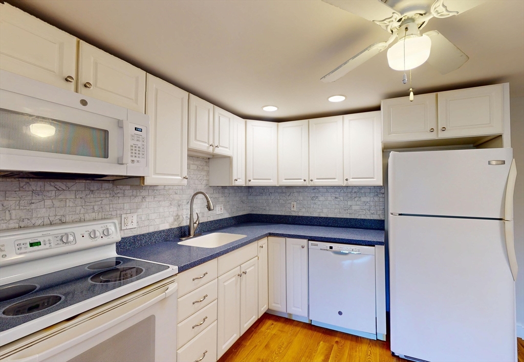 2 Mcdewell Ave, Danvers, Massachusetts, 2 Bedrooms Bedrooms, 4 Rooms Rooms,1 BathroomBathrooms,Residential Lease,For Rent,Mcdewell Ave,73497883