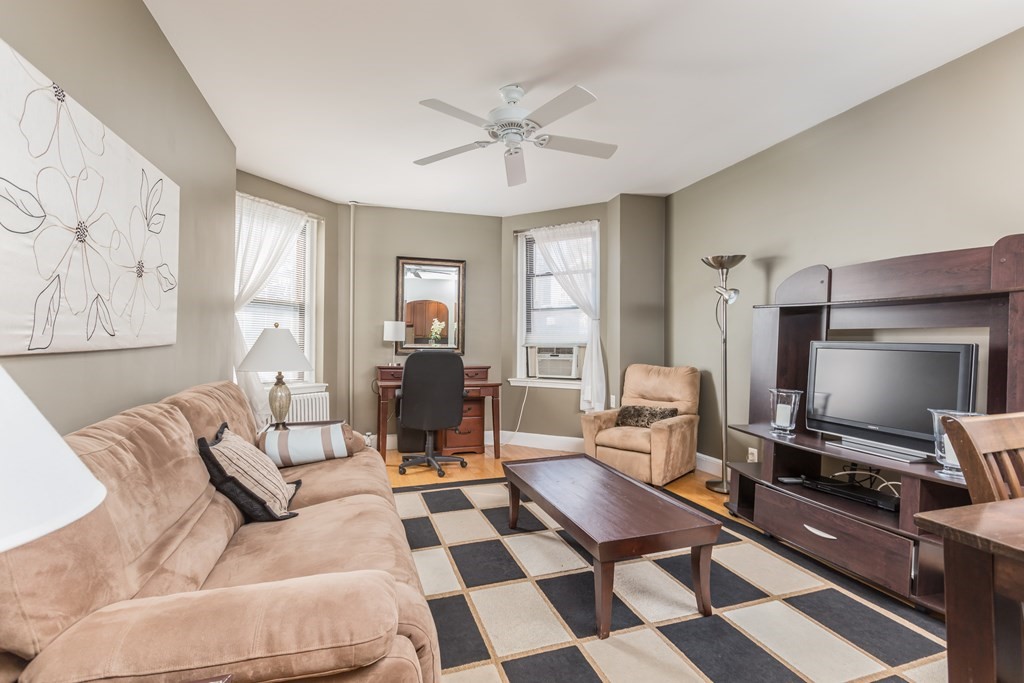 228 Commonwealth Ave, Boston, Massachusetts, 1 Bedroom Bedrooms, 3 Rooms Rooms,1 BathroomBathrooms,Residential Lease,For Rent,Commonwealth Ave,73497855