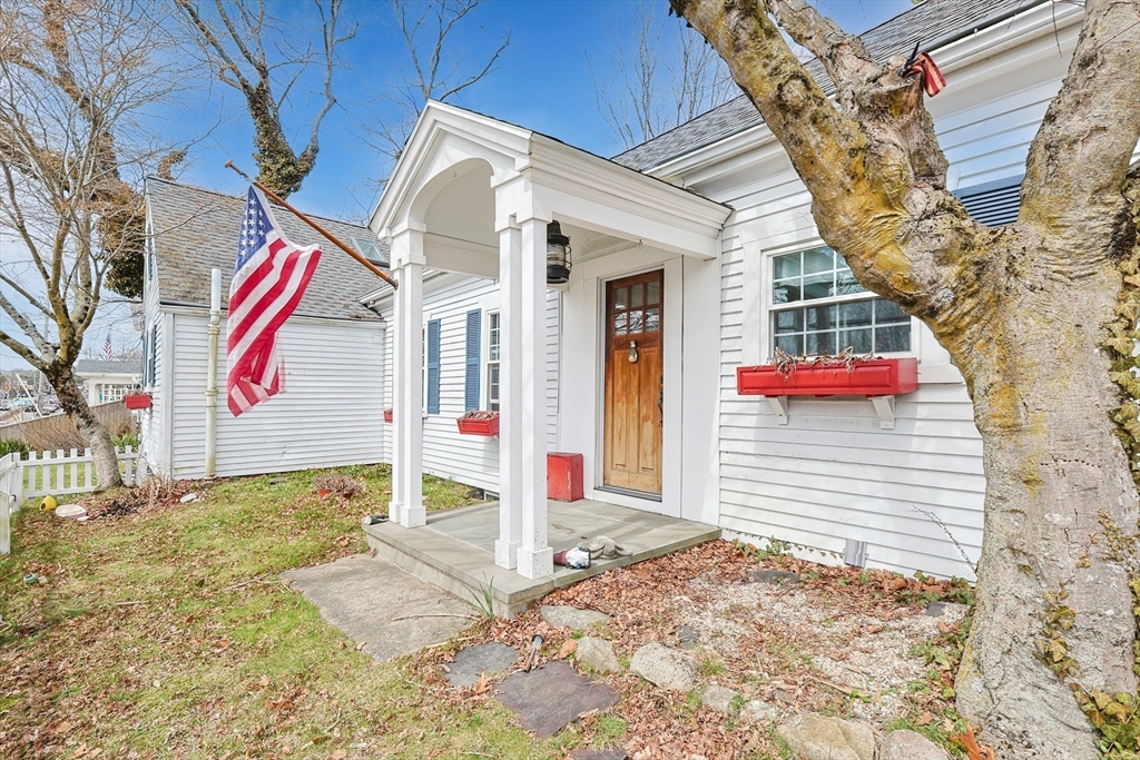 260 State Road, Dartmouth, Massachusetts, 3 Bedrooms Bedrooms, 6 Rooms Rooms,1 BathroomBathrooms,Residential,For Sale,State Road,73497709