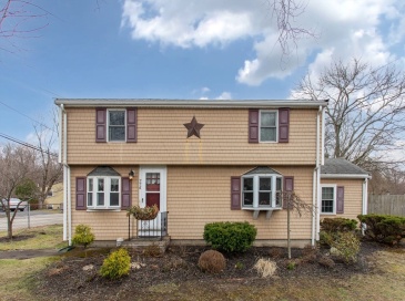 774 Middle St, Weymouth, Massachusetts, 2 Bedrooms Bedrooms, 5 Rooms Rooms,1.5 BathroomsBathrooms,Residential,For Sale,Middle St,73497898
