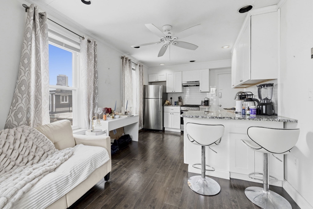 46 Lewis Street, Boston, Massachusetts, 1 Bedroom Bedrooms, 3 Rooms Rooms,1 BathroomBathrooms,Residential,For Sale,Lewis Street,73497862