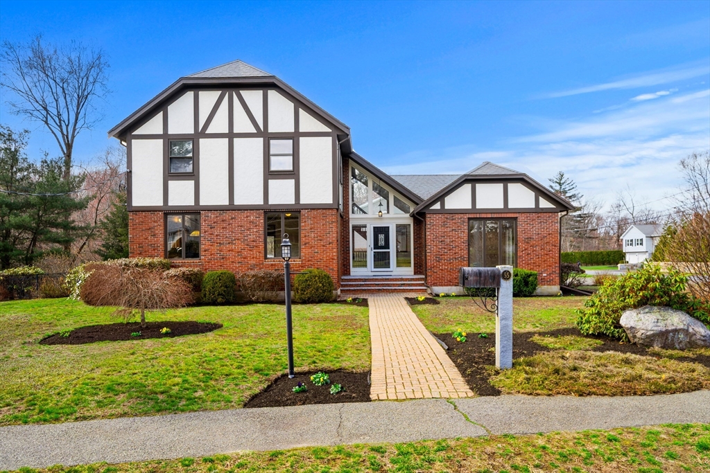 55 Azalea Road, Waltham, Massachusetts, 3 Bedrooms Bedrooms, 10 Rooms Rooms,3.5 BathroomsBathrooms,Residential,For Sale,Azalea Road,73497914