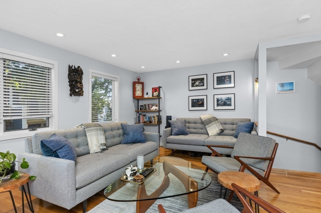 23 Ashland St, Watertown, Massachusetts, 2 Bedrooms Bedrooms, 5 Rooms Rooms,1.5 BathroomsBathrooms,Residential,For Sale,Ashland St,73497915