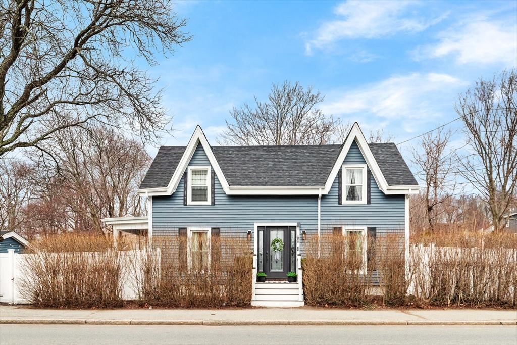 66 Salem St, Woburn, Massachusetts, 4 Bedrooms Bedrooms, 9 Rooms Rooms,3.5 BathroomsBathrooms,Residential,For Sale,Salem St,73497916