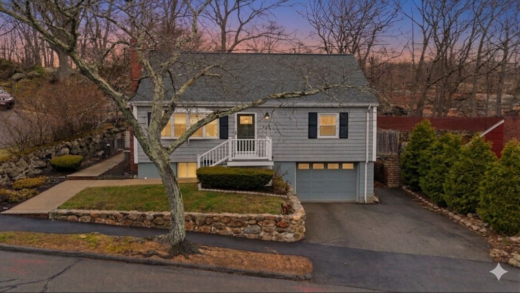 285 Den Quarry Rd, Lynn, Massachusetts, 3 Bedrooms Bedrooms, 6 Rooms Rooms,2 BathroomsBathrooms,Residential,For Sale,Den Quarry Rd,73497926