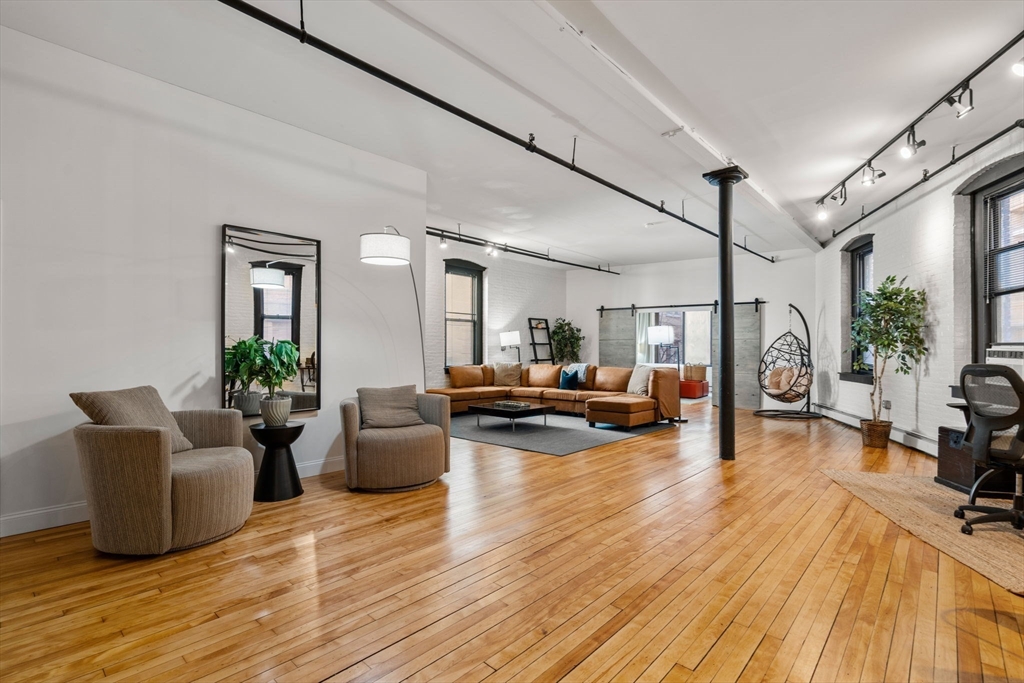 13-19 Stanhope Street, Boston, Massachusetts, 2 Bedrooms Bedrooms, 3 Rooms Rooms,2 BathroomsBathrooms,Residential,For Sale,Stanhope Street,73497672