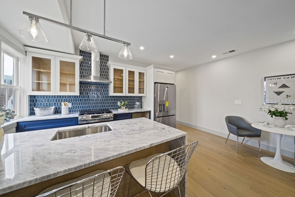 273 Havre, Boston, Massachusetts, 2 Bedrooms Bedrooms, 6 Rooms Rooms,2 BathroomsBathrooms,Residential,For Sale,Havre,73497935