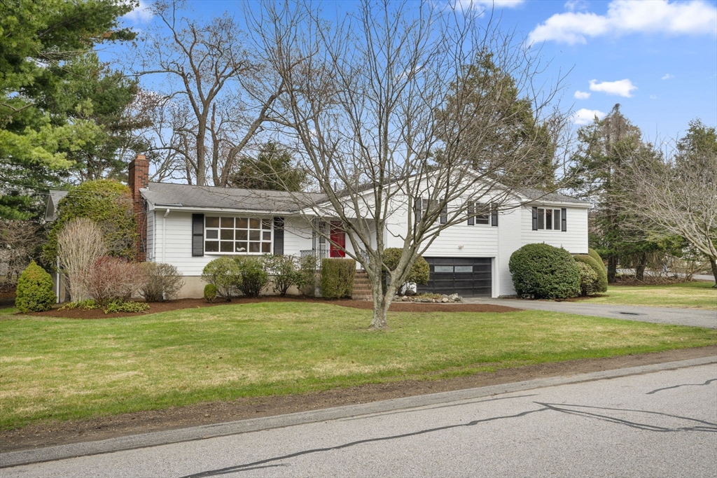 142 Worthen Rd, Lexington, Massachusetts, 4 Bedrooms Bedrooms, 10 Rooms Rooms,3.5 BathroomsBathrooms,Residential,For Sale,Worthen Rd,73497950